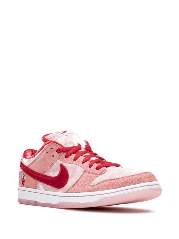 Nike SB Dunk Low Strange Love