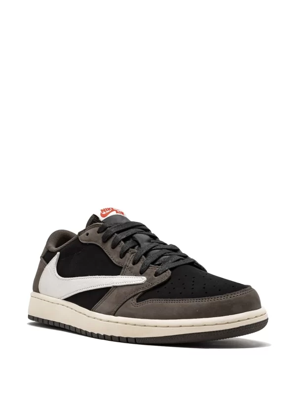 Jordan 1 Low Mocha Travis Scott