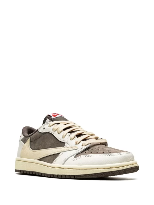 Jordan 1 Low Reverse Mocha x Travis Scott