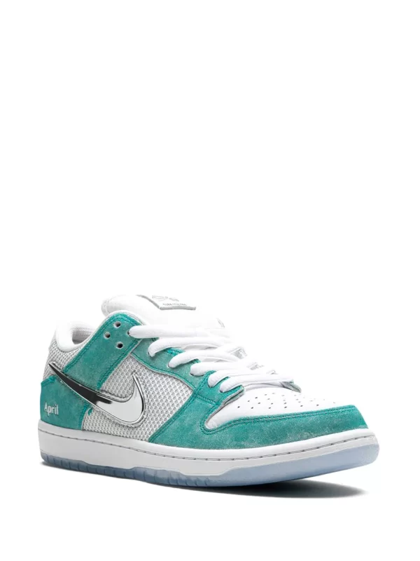 Nike Dunk April
